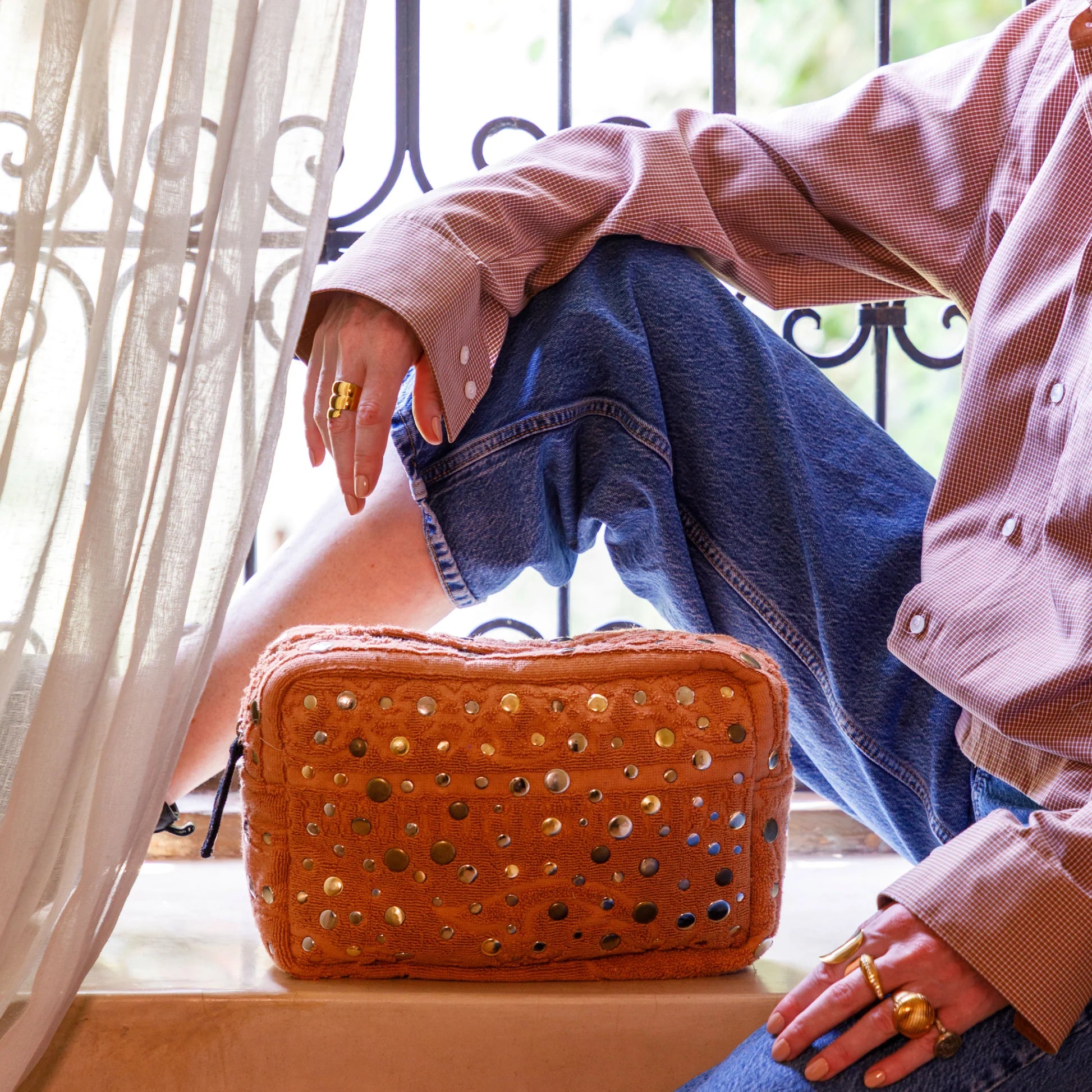 Oona Studs Clutch