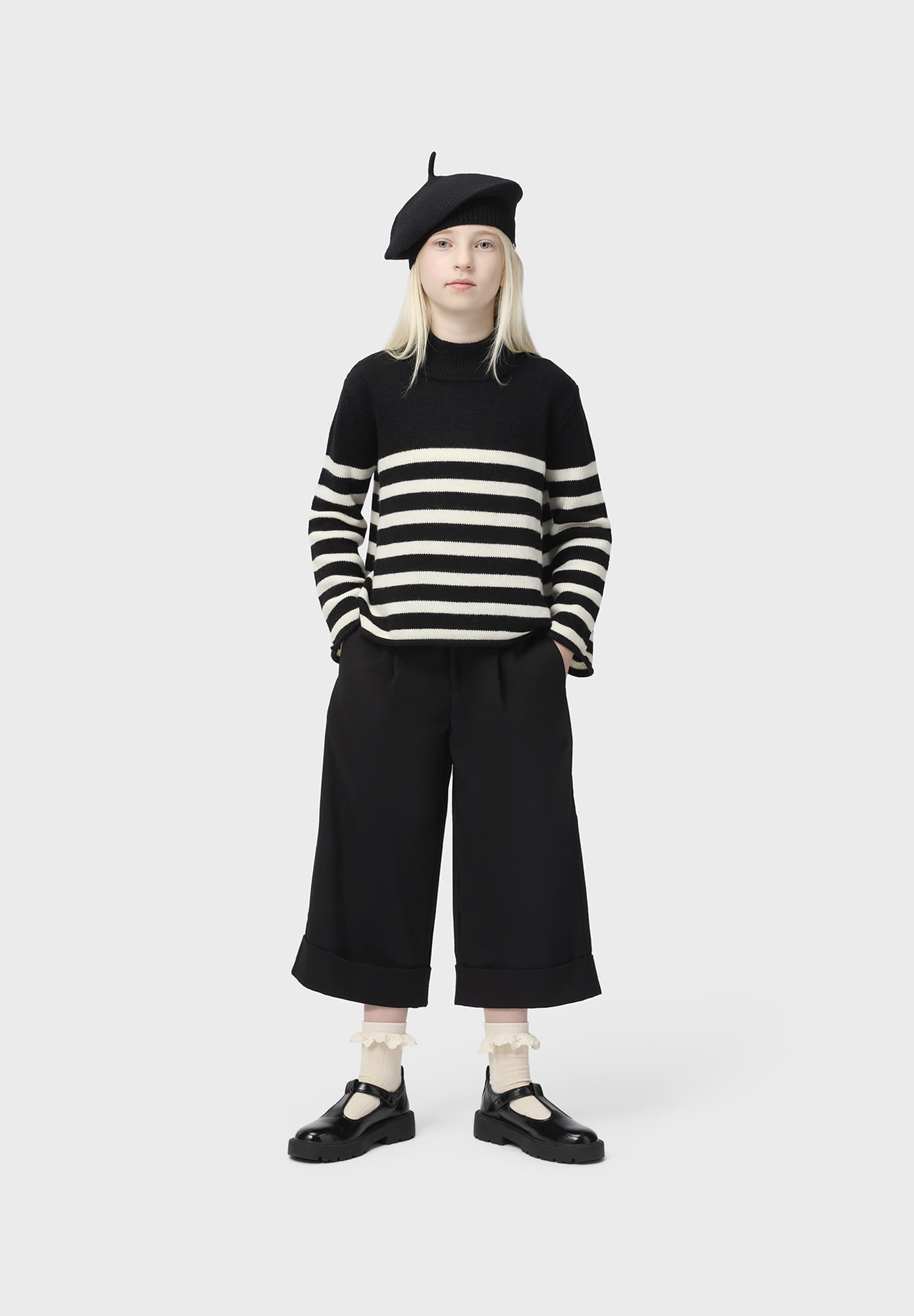 Govina Jumper | Black Pearled